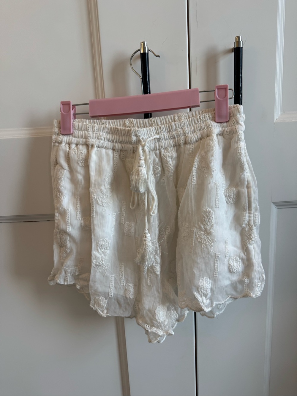 Rococo Sand Off-White Embroidered Tie-Waist Shorts